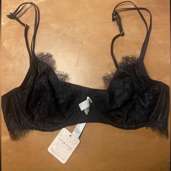 Free people intimates. New with tags. Allure underwire scallop bra. Sz 34B. - Picture 6 of 7